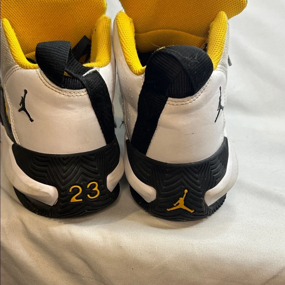 Jordan Stay Loyal 'White Taxi Black' sneakers. Size 5y - Picture 6 of 7